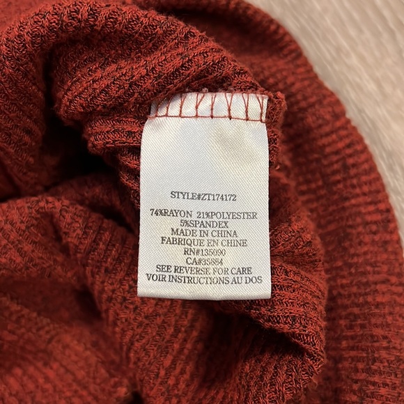 Rust/orange Sweater - Picture 5 of 5